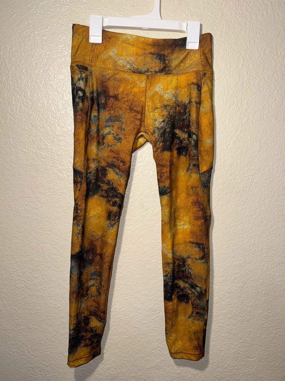 CALIA Small Abstract Print Crop Leggings Side Pocket Athletic Tights